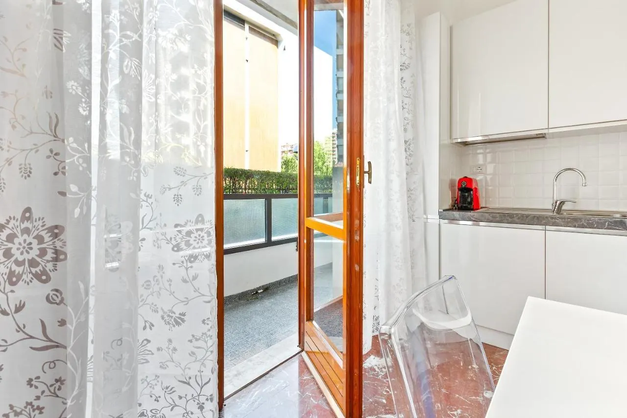 דירות מילאנו Istria & Zara Flat With Private Parking 0*,  איטליה